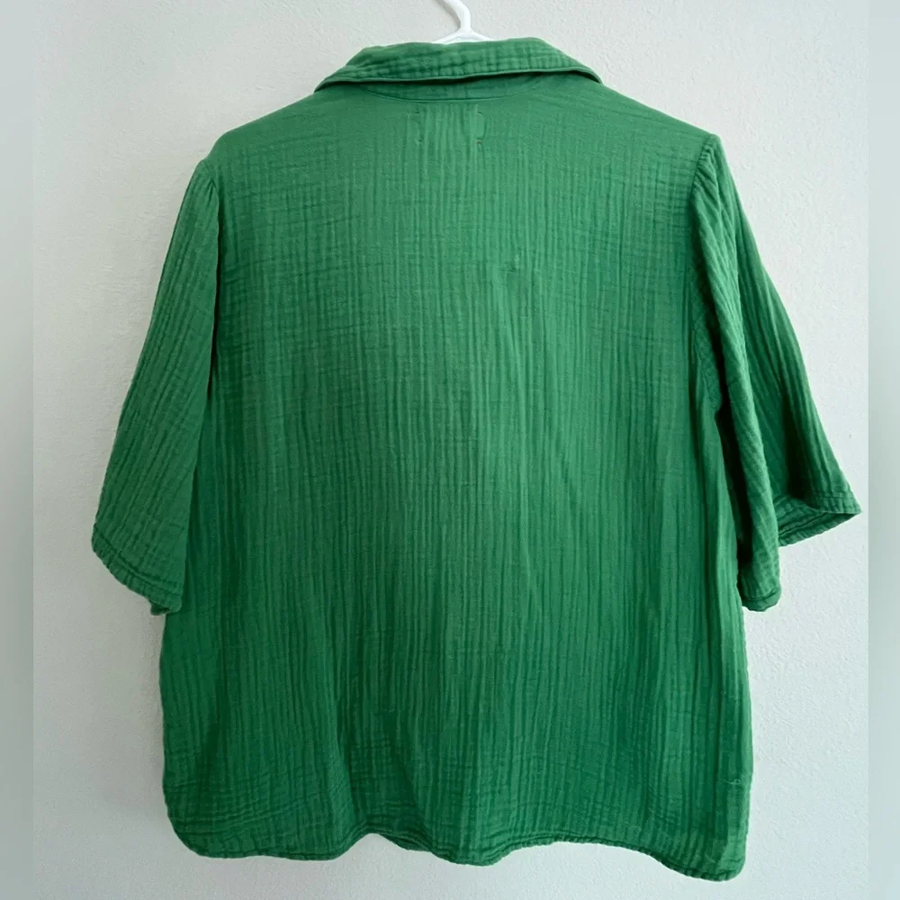 XiRENA Emerald Green Gauzy Top, size Medium - Picture 5 of 7